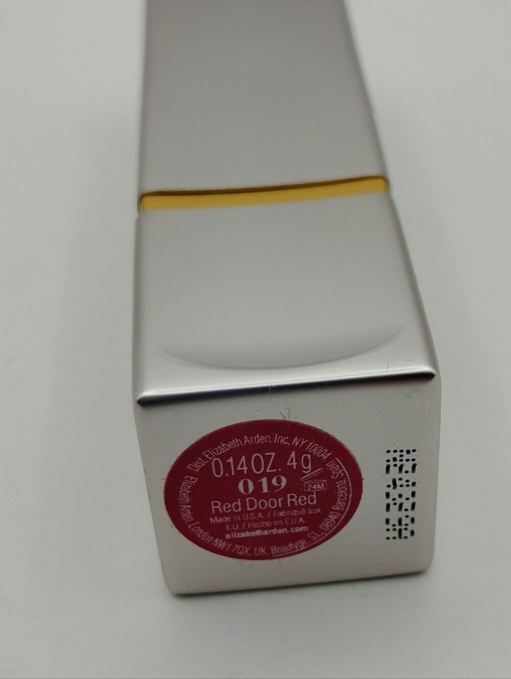Elizabeth Arden Elegant Lipstick with Silver & Gold Case - 019 Red Door Red - Picture 4 of 4